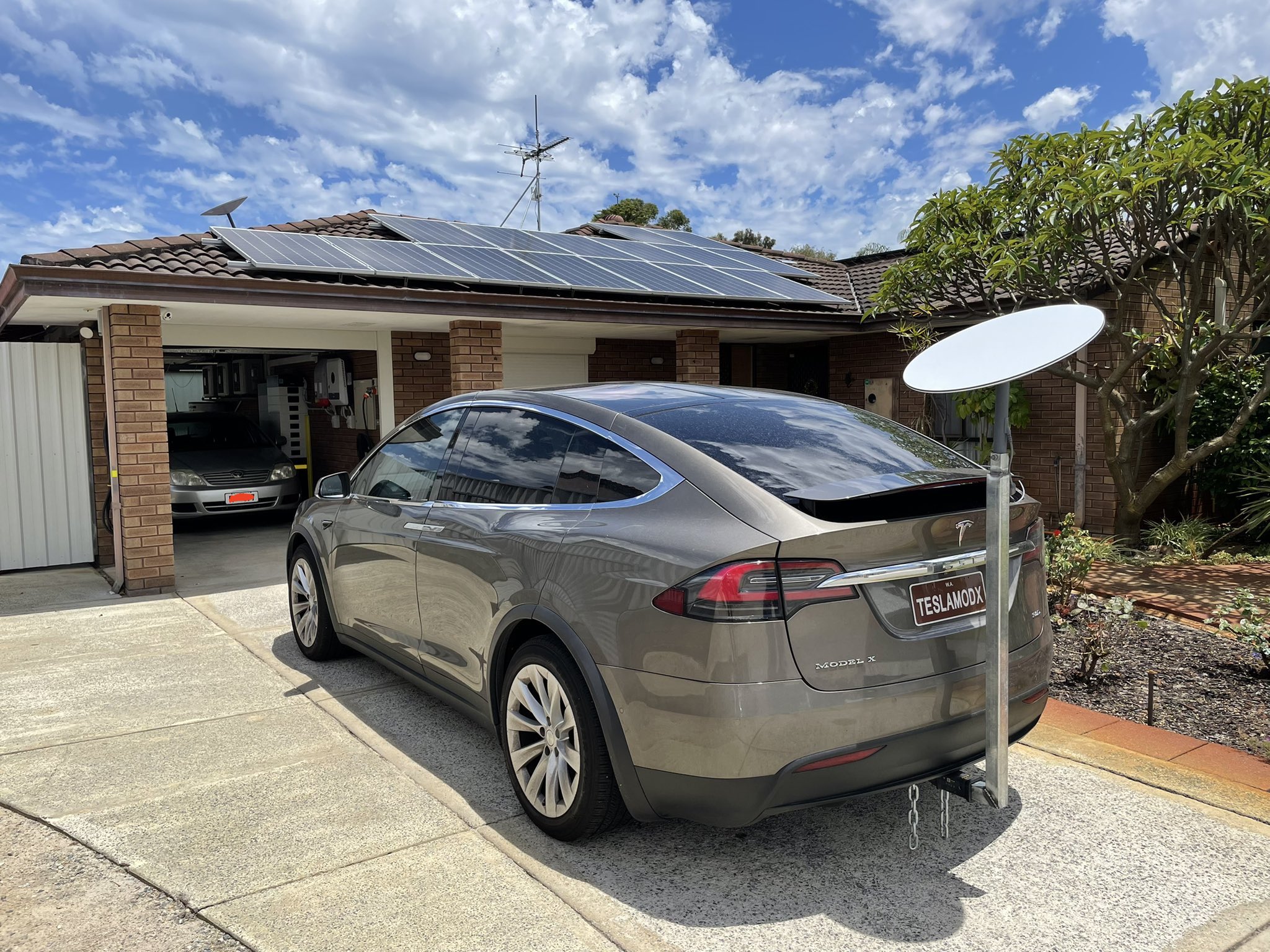 Starlink Download Races to 200 Mbps While Traveling at 100 Km/h!