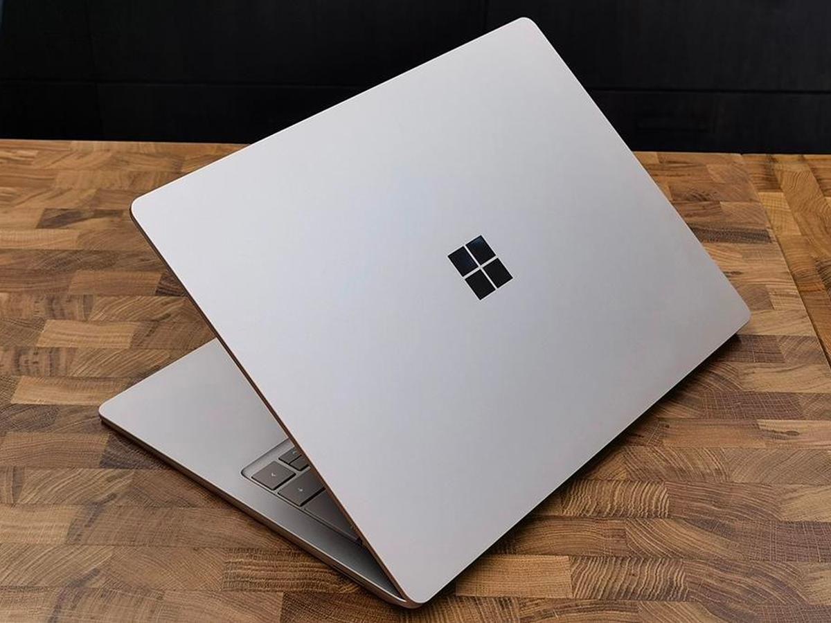 How to Keep a Windows 11 Laptop Awake With the Lid Closed