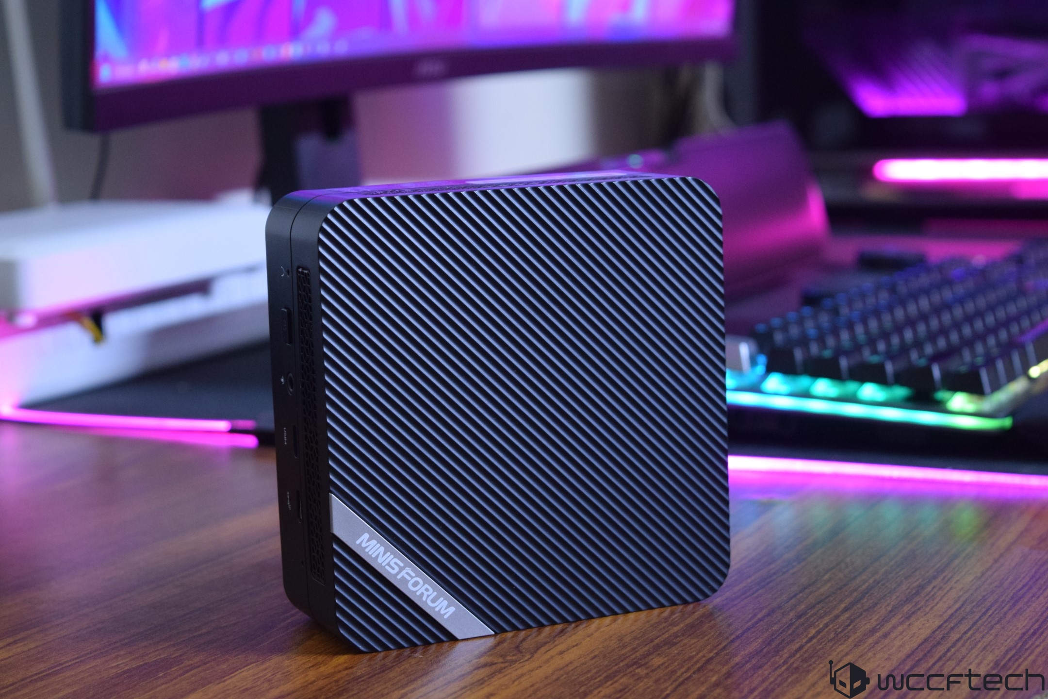 Minisforum Venus UM560XT Mini PC With AMD Ryzen 5 5600H “Cezanne” APU