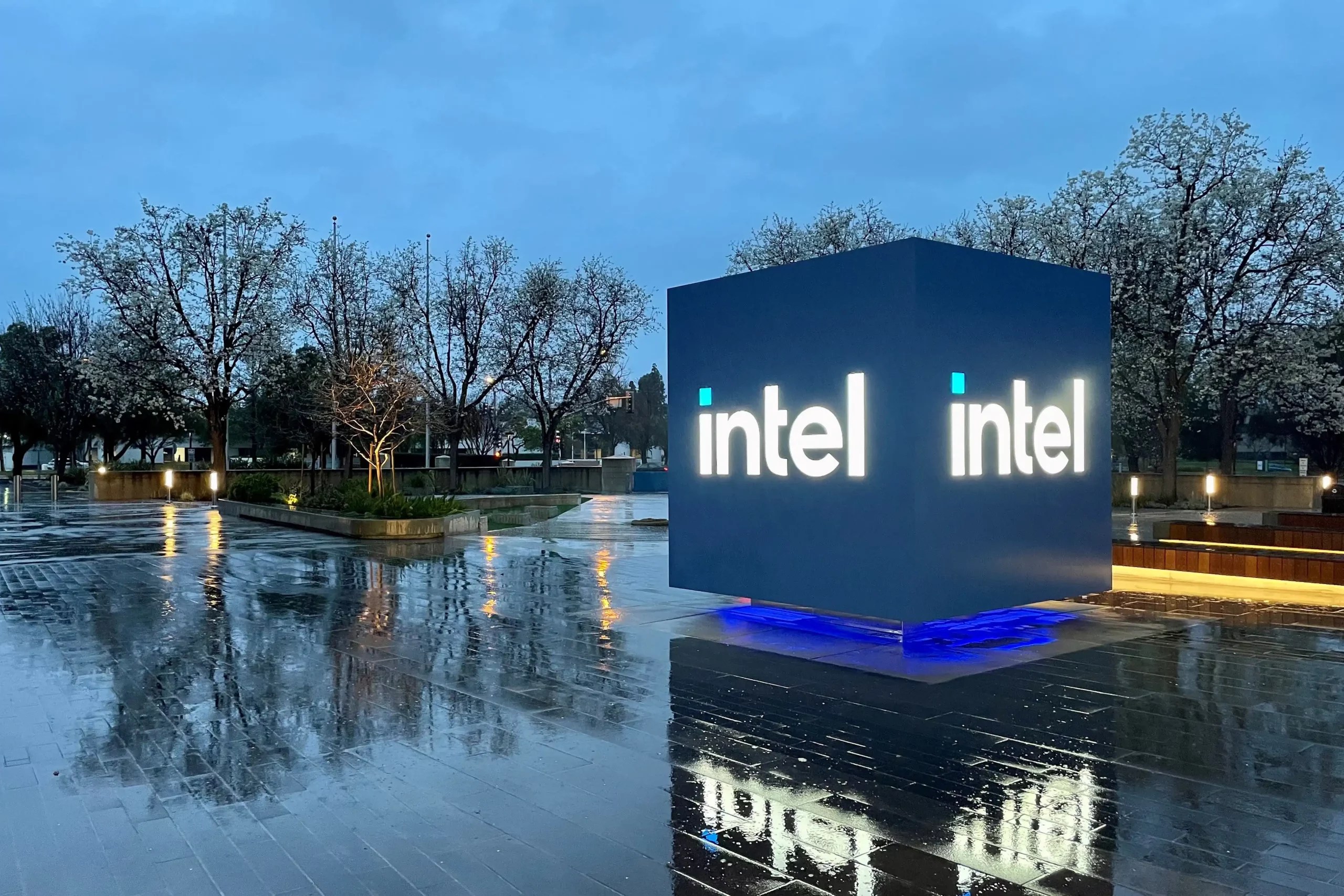 Intel To Face Massive Lawsuit From Shareholders, As They Felt
