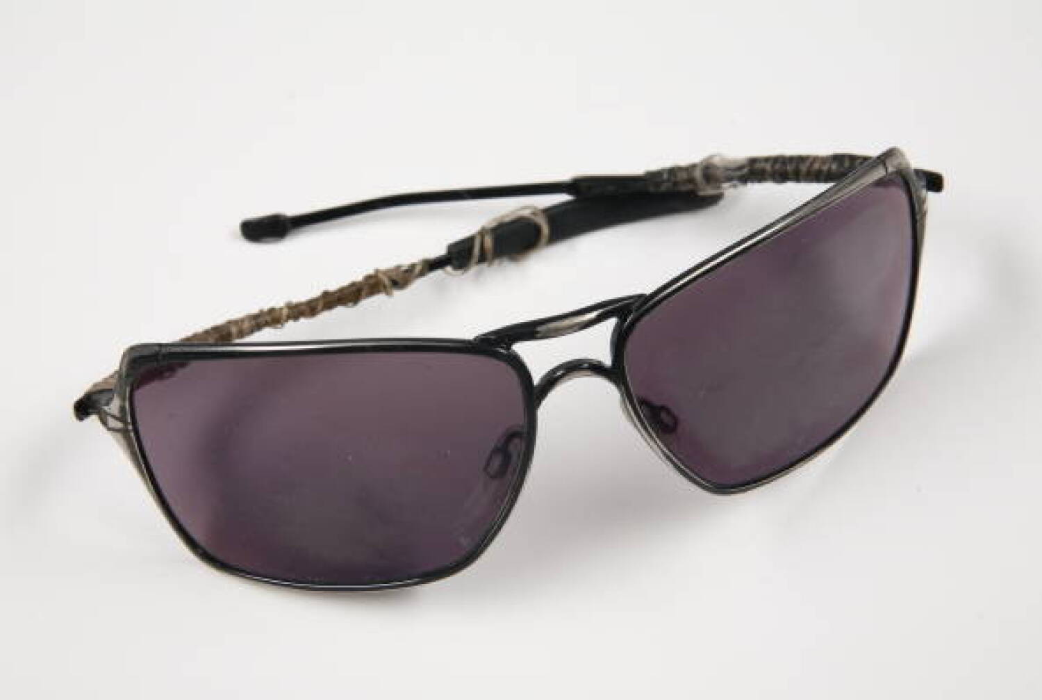Sunglasses in “The Book of Eli” Unveiling Denzel Washington’s Iconic