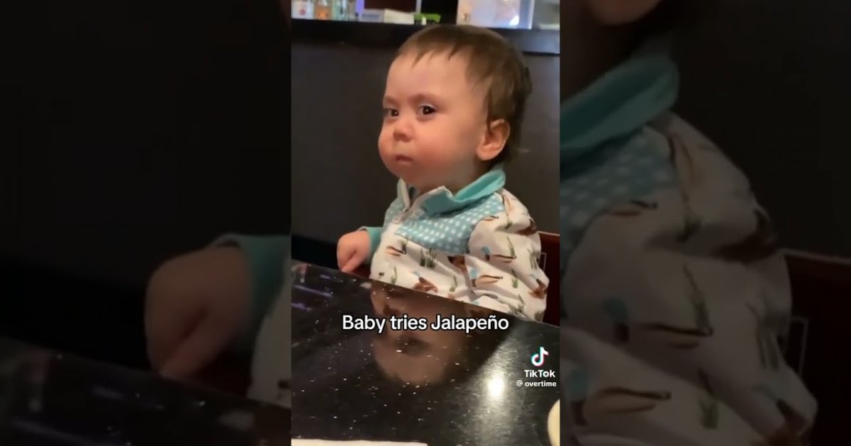 Baby probiert zum ersten Mal eine Jalapeño fail Fail Bilder und