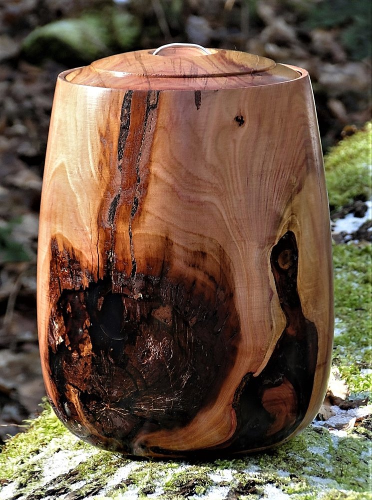 Urne aus Holz