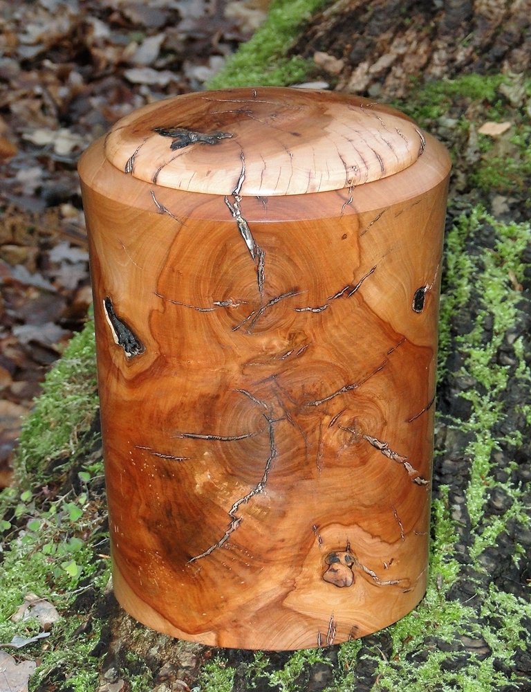 Urne aus Holz