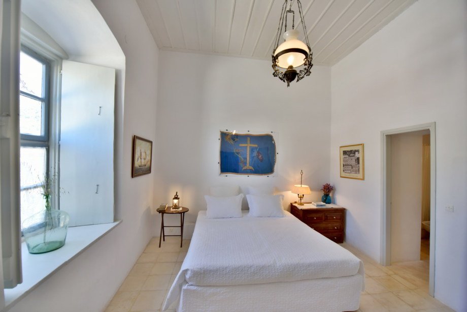 Captains House Hydra Apartments to rent on Hydra Island