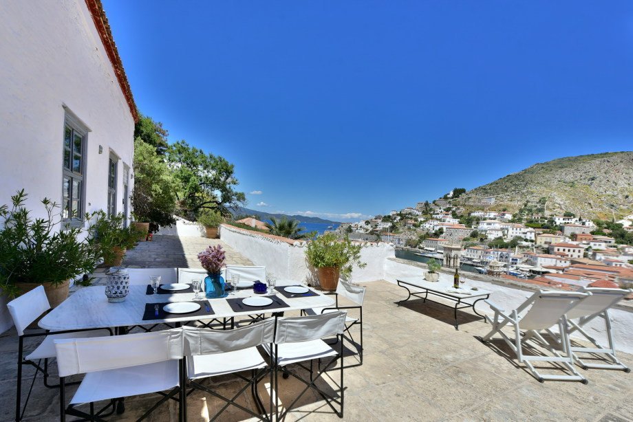 Captains House Hydra Apartments to rent on Hydra Island