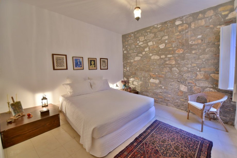 Captains House Hydra Apartments to rent on Hydra Island