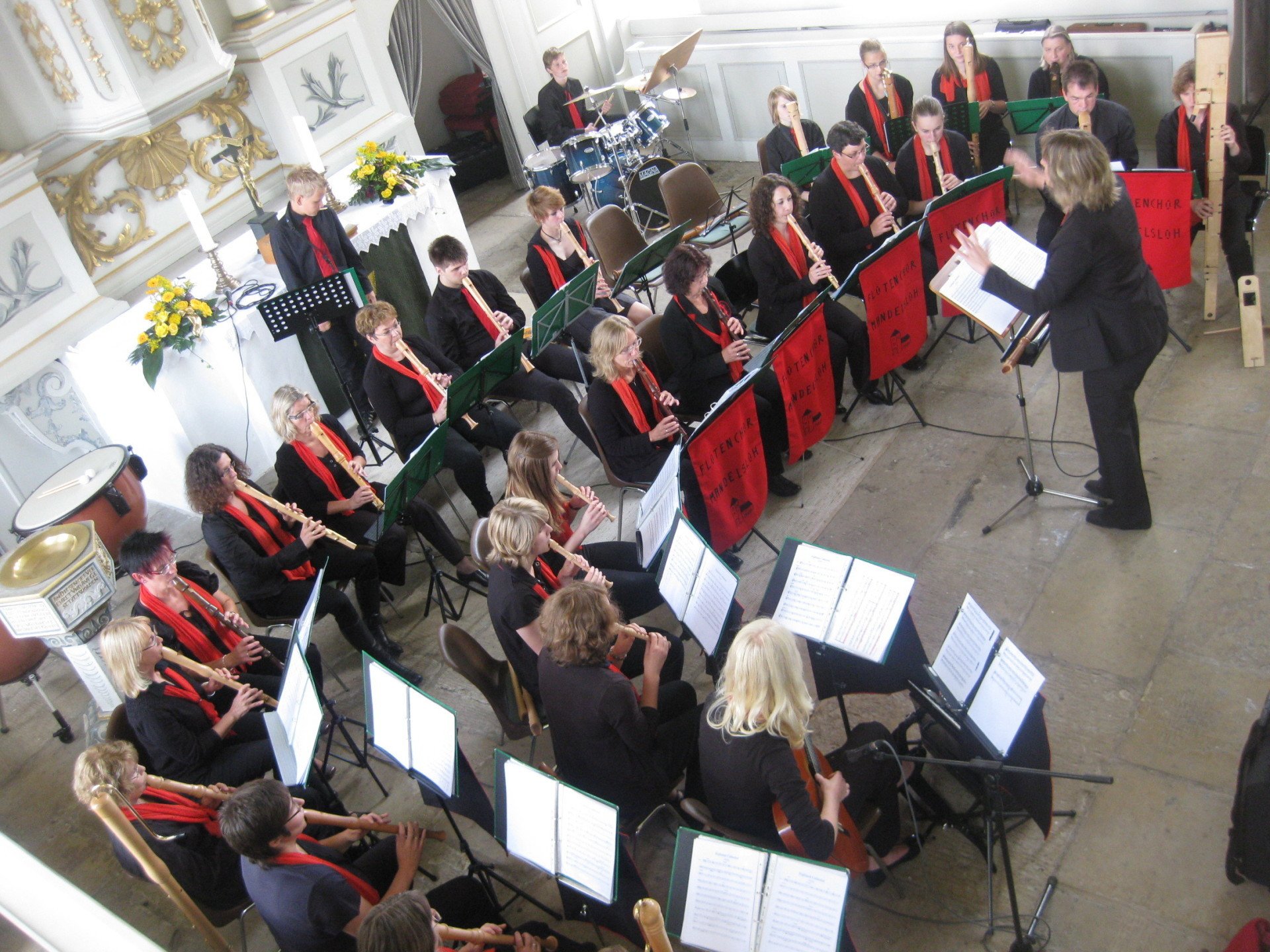 Fotos bei Auftritten vom Flötenchor Mandelsloh in der St. Osdag Kirche