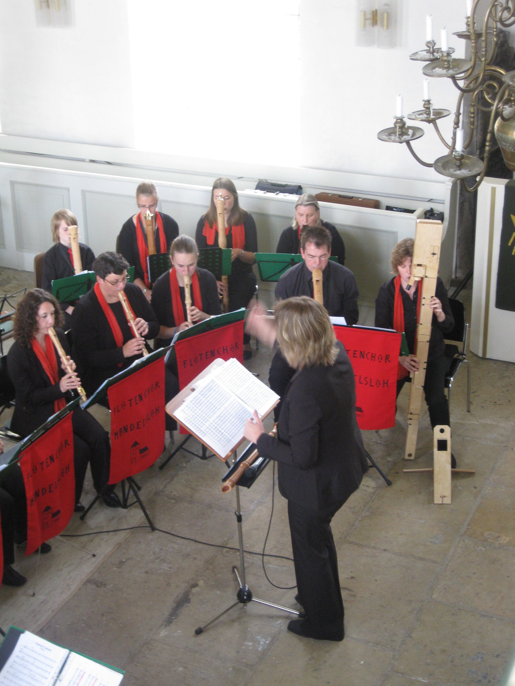 Fotos bei Auftritten vom Flötenchor Mandelsloh in der St. Osdag Kirche