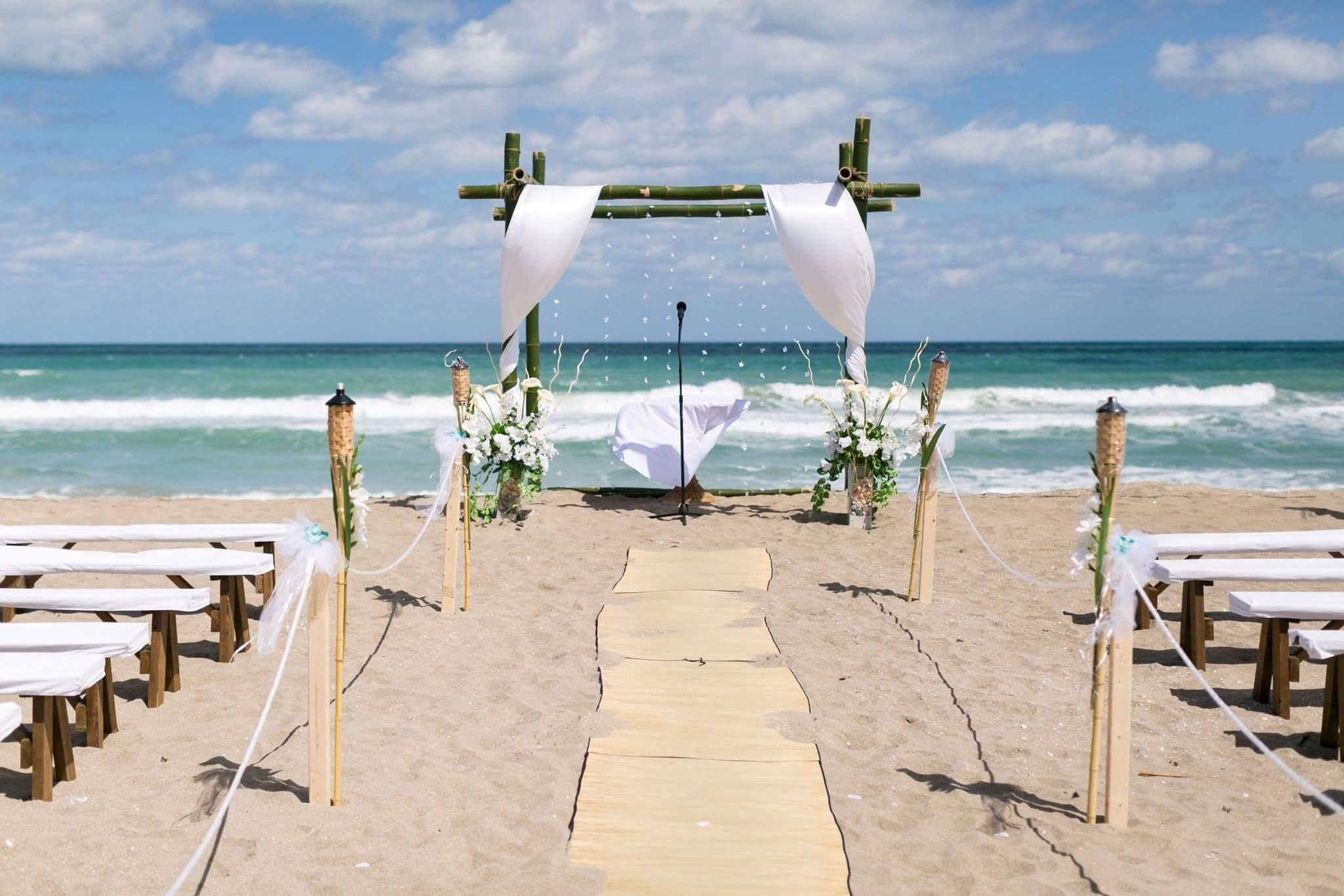 Wedding Benches For Rent coratcoretcorut