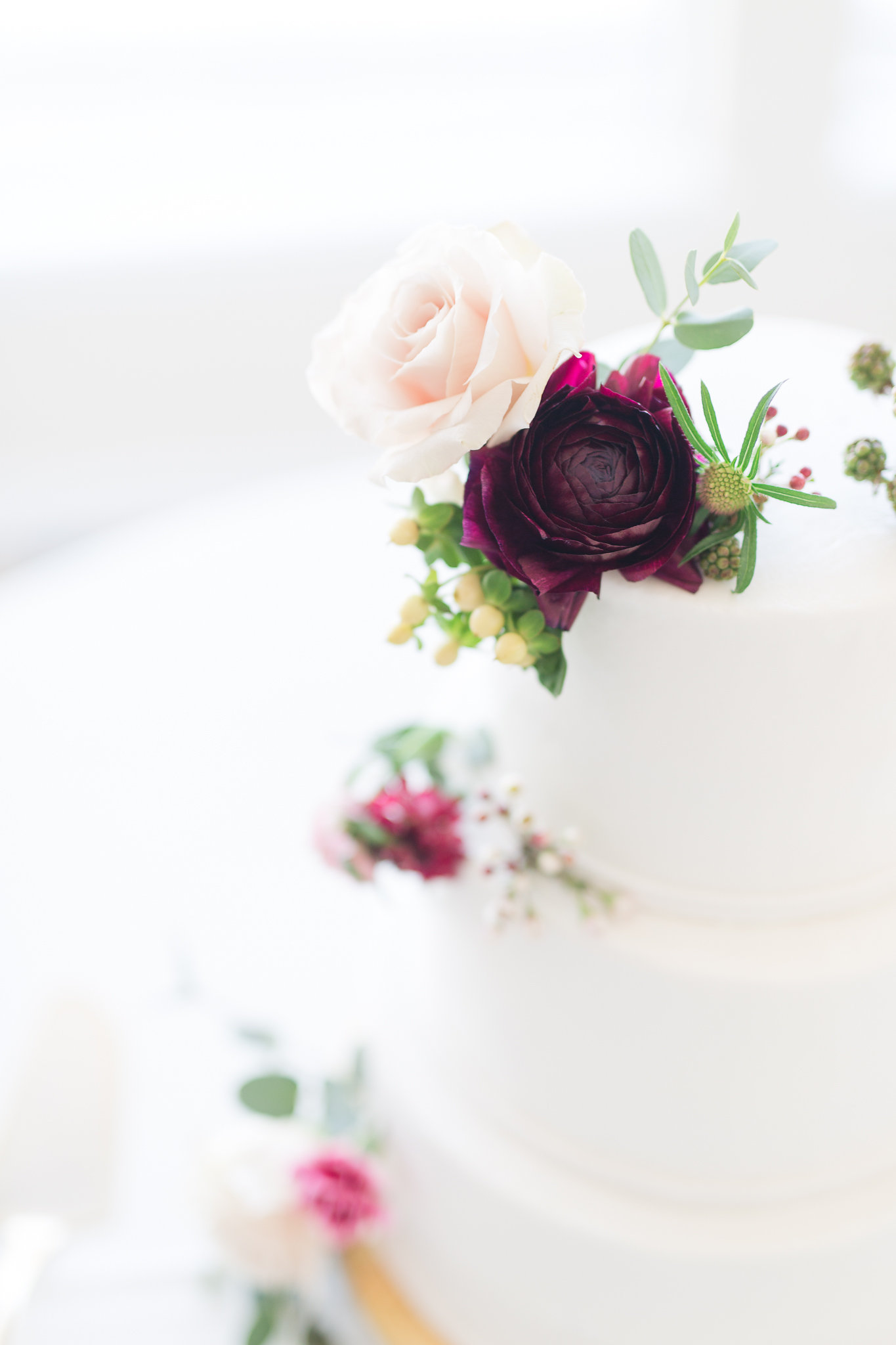 Real or fake flowers on cake