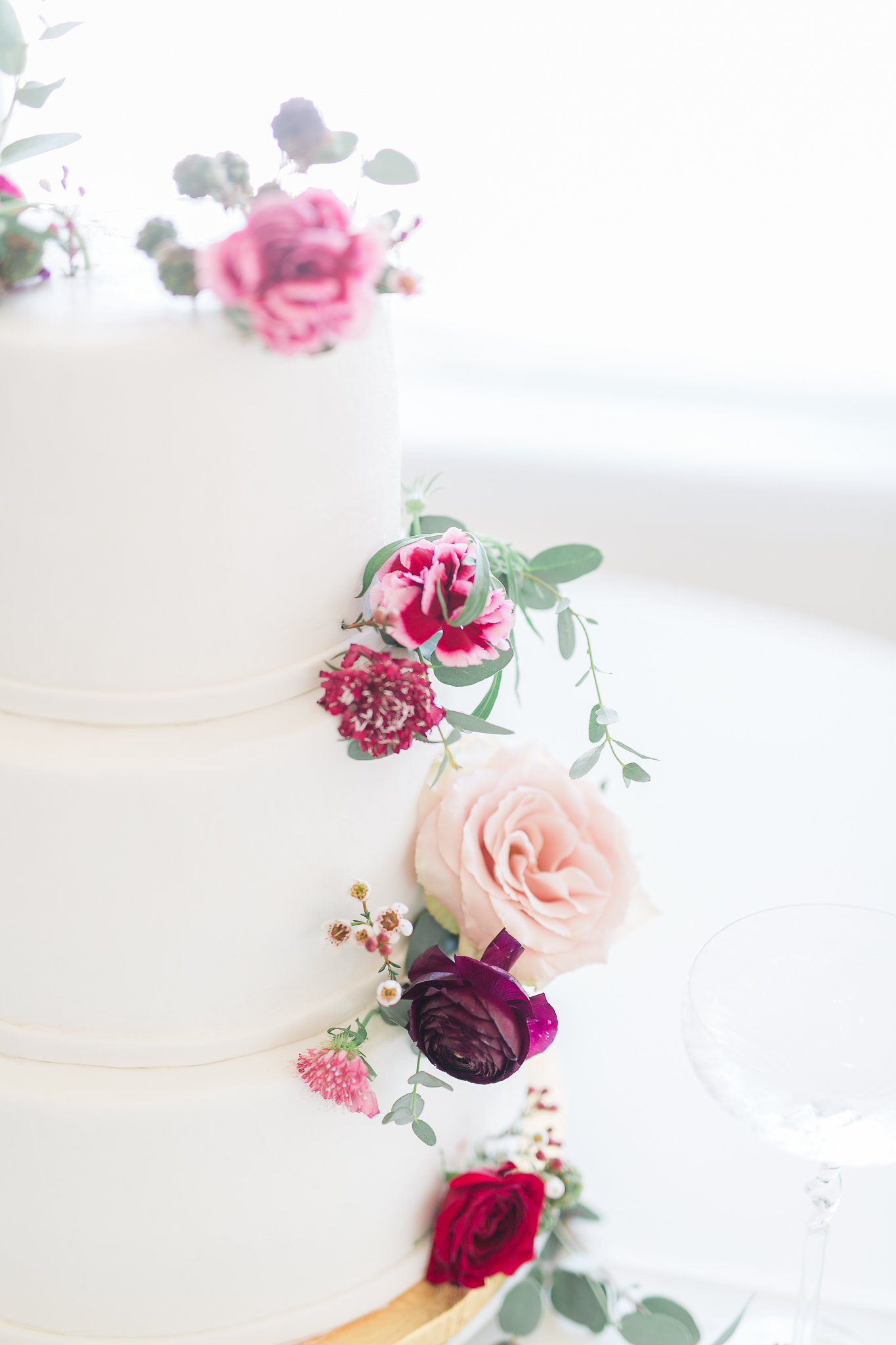 Real or fake flowers on cake