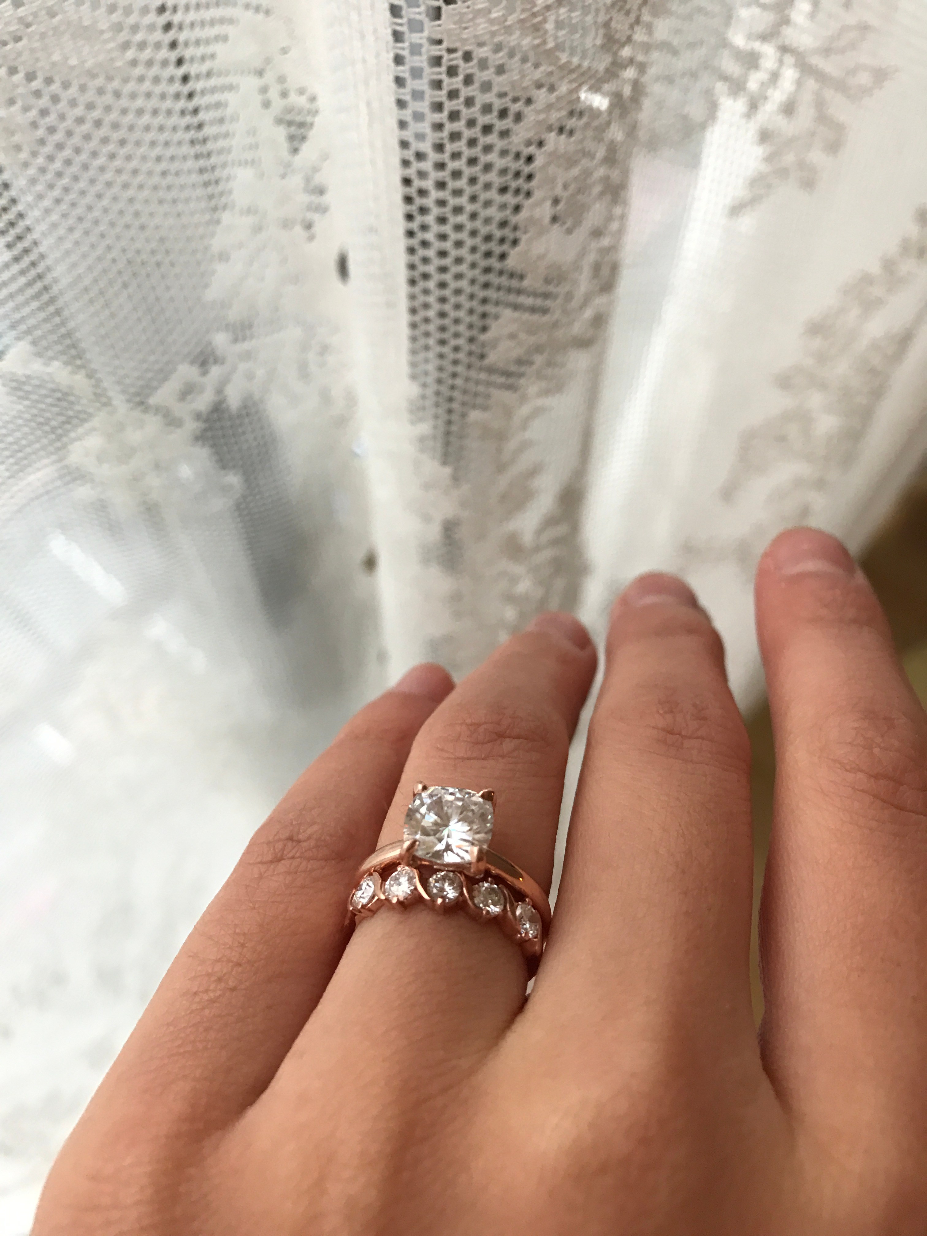 Round vs Cushion cut Moissanite