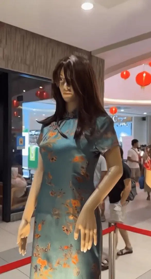 "Ghost Month Came Early" — Creepy CNY Mannequin At KL Mall Freaks M