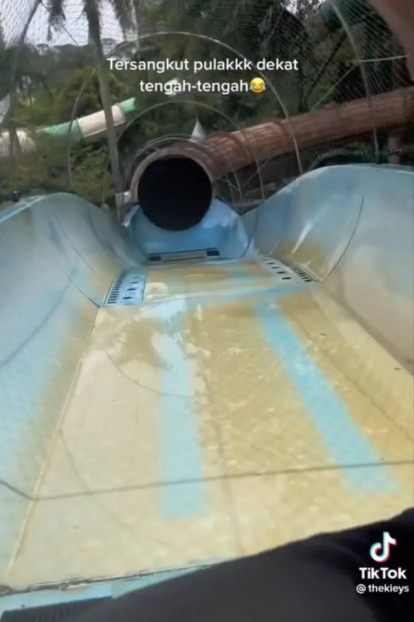 "So Funny!" M'sians Stuck In A Water Slide At A Theme Park After Water
