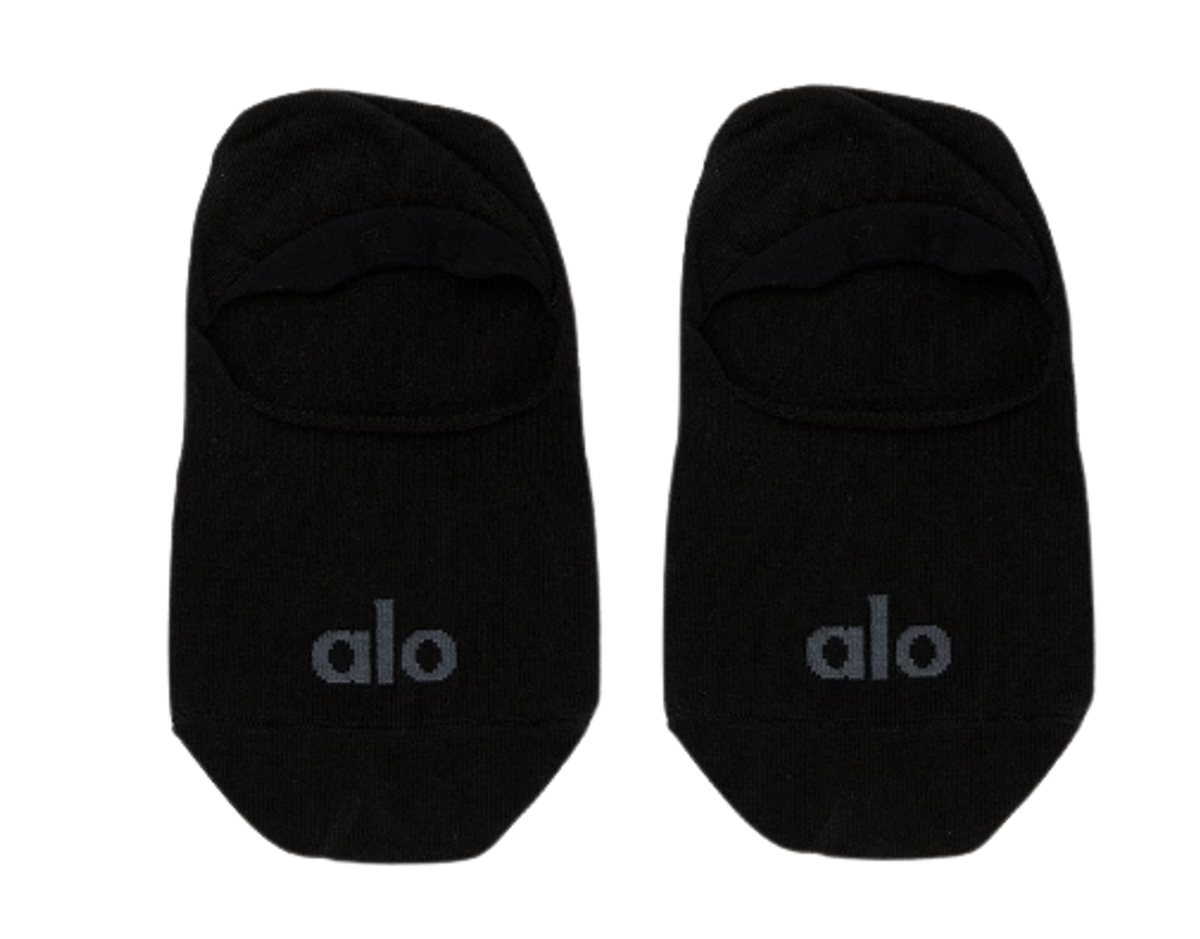 Alo Yoga Conceal Black Socks WHAT’S ON THE STAR?