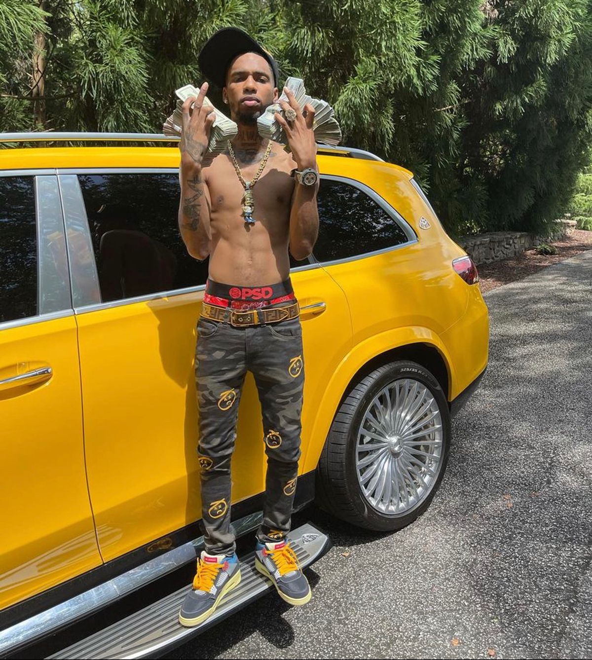 Key Glock Outfit from August 28, 2021 WHAT’S ON THE STAR?