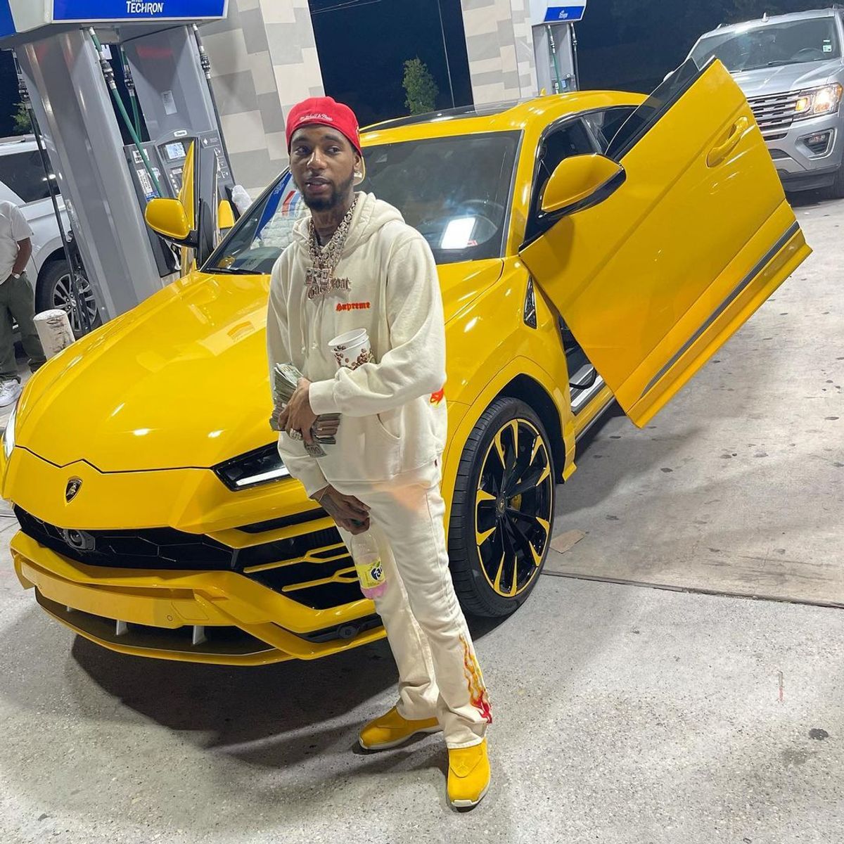 Key Glock Outfit from October 17, 2021 WHAT’S ON THE STAR?