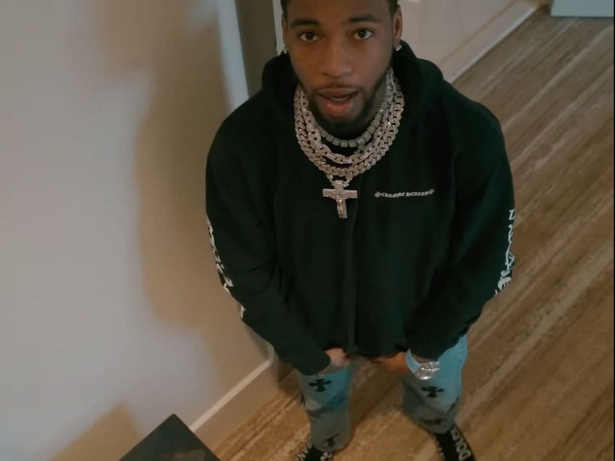 Key Glock Outfits in "Toolie" Video WHAT’S ON THE STAR?