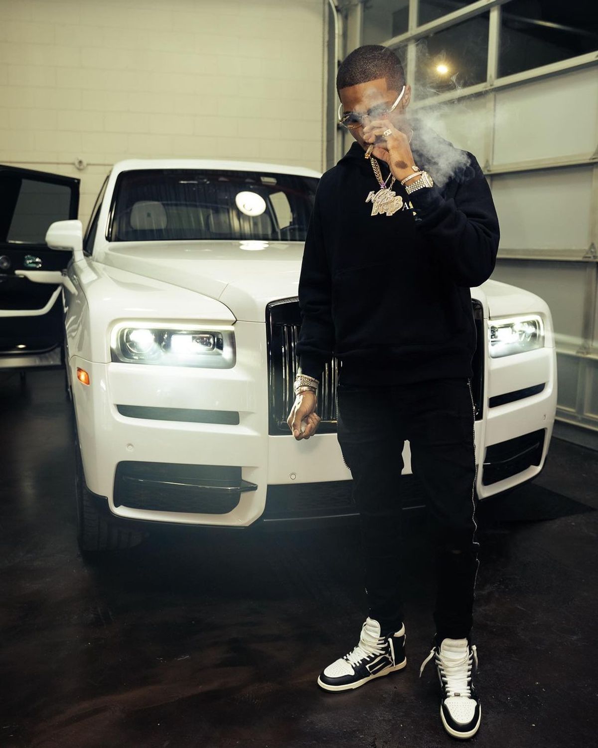 TJ Porter Outfit from October 19, 2021 WHAT’S ON THE STAR?