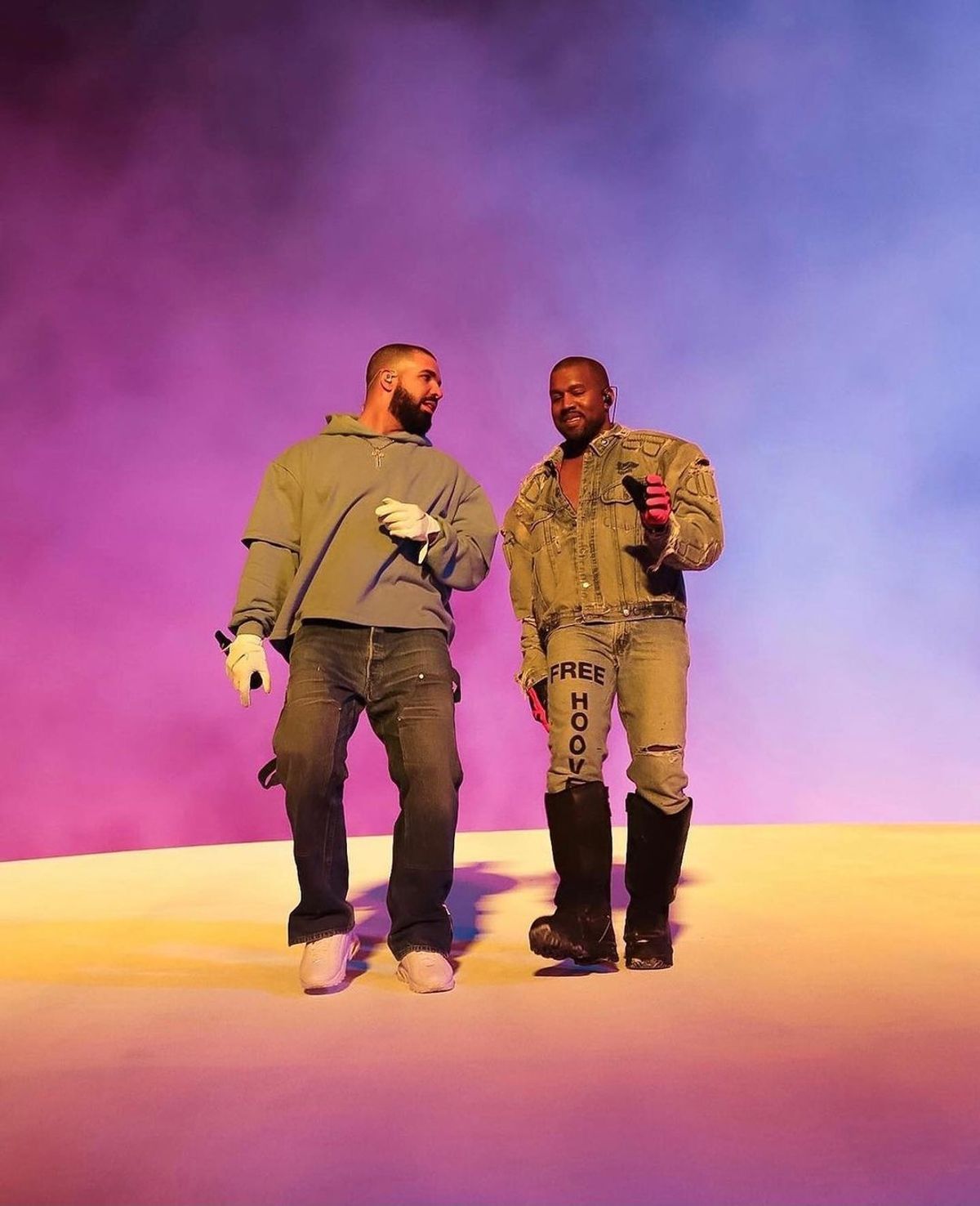 Drake Outfit from December 10, 2021 WHAT’S ON THE STAR?