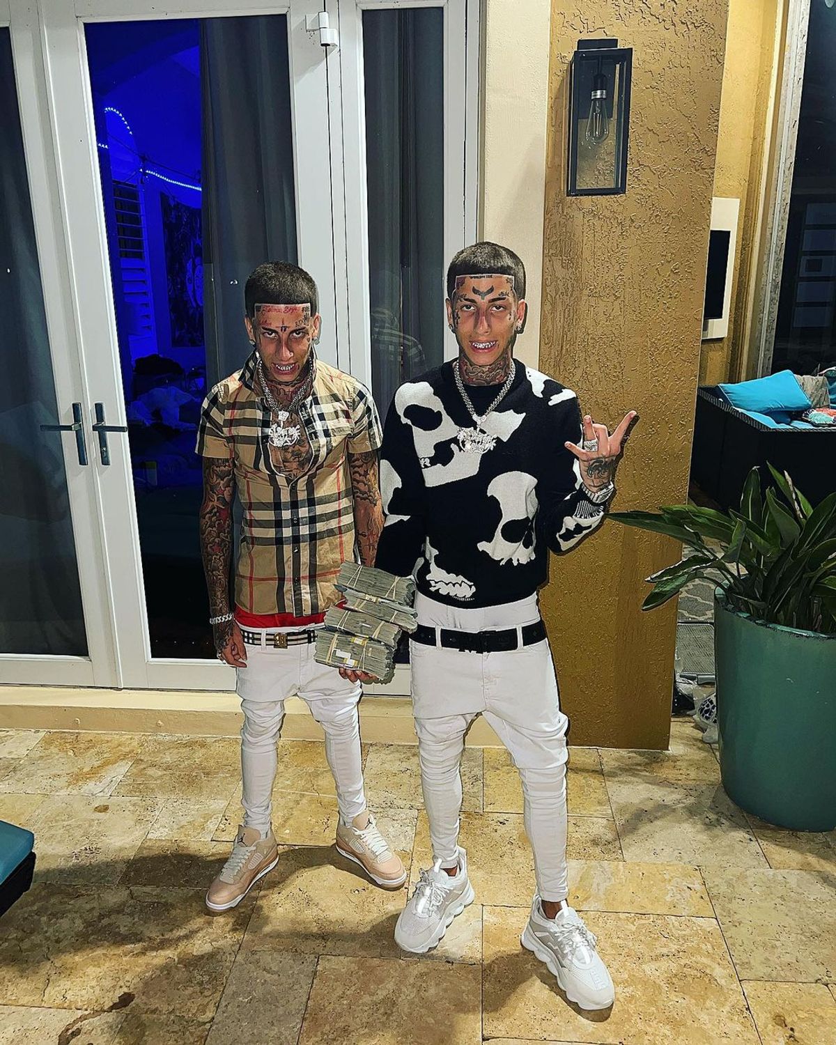 Kodiyakredd Outfit from April 24, 2022 | WHAT’S ON THE STAR?