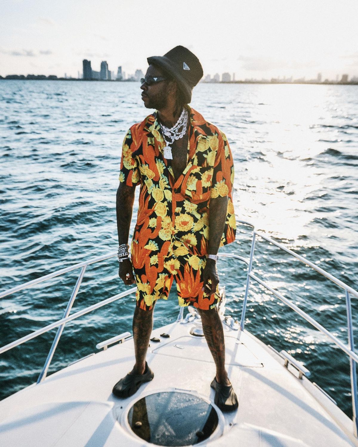 2 Chainz Outfit from May 19, 2022 WHAT’S ON THE STAR?