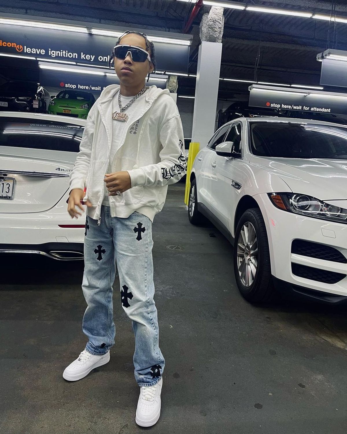 Stunna Gambino Outfit from June 10, 2022 WHAT’S ON THE STAR?