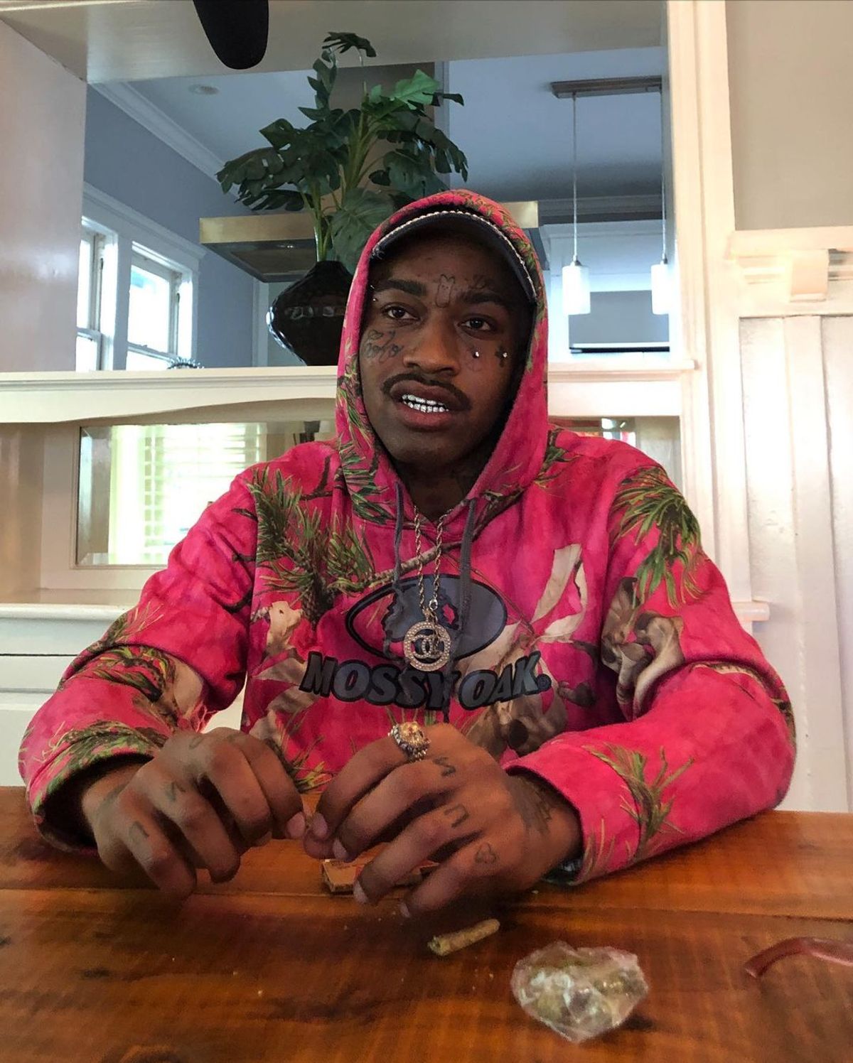 Lil Tracy Outfit from June 28, 2019 WHAT’S ON THE STAR?
