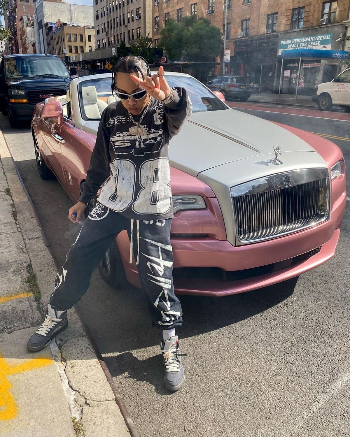 Stunna Gambino Outfit from September 27, 2022 WHAT’S ON THE STAR?