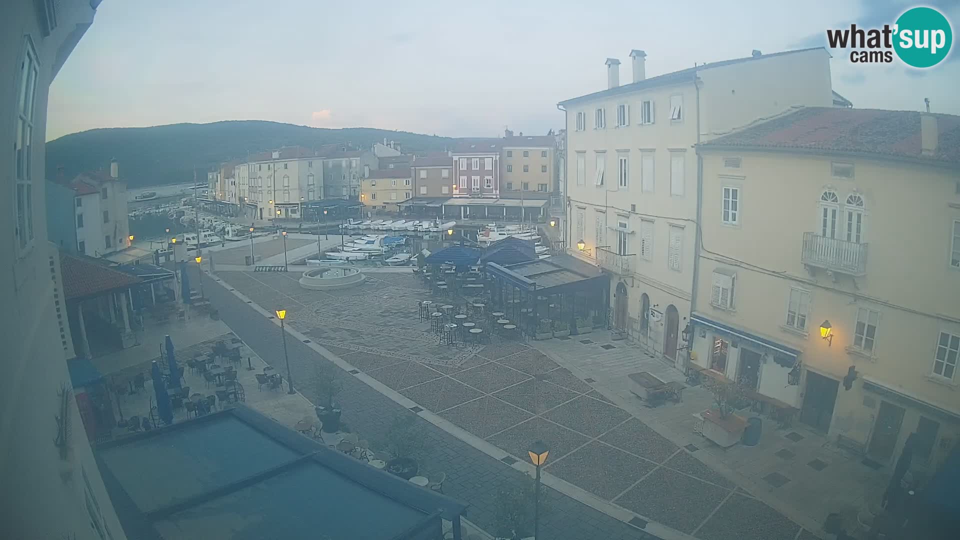 LIVE cam Cres Stadt Hauptplatz und "mandrač" Cres Insel Kroatien