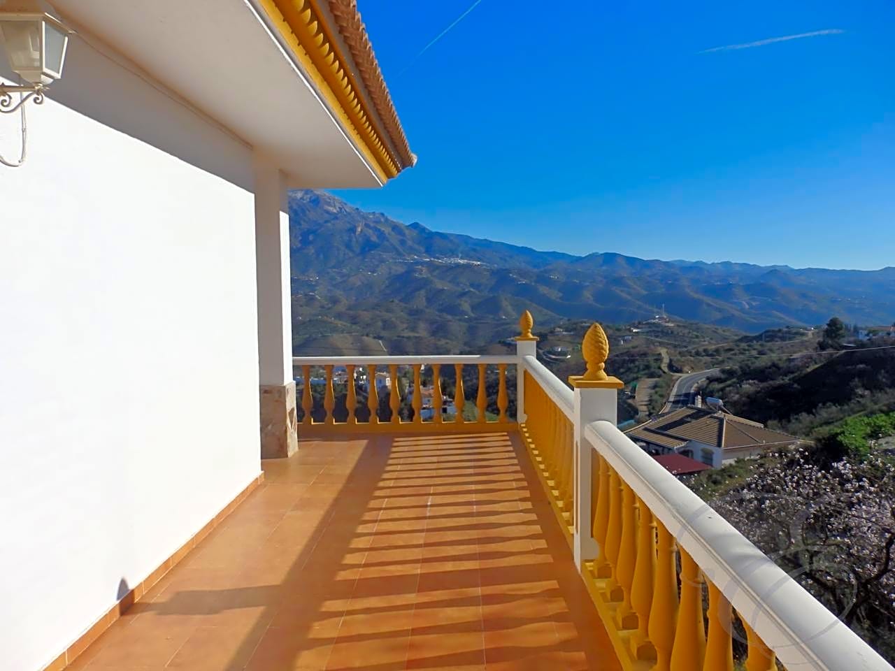Detached Villa in Viñuela Ref XL2773 Essential Properties