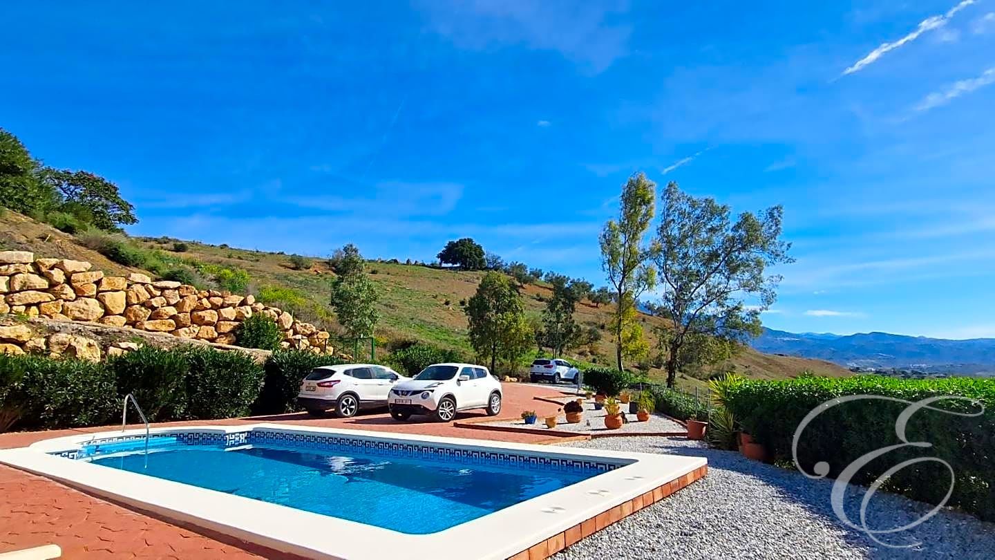 Detached Villa in Viñuela Ref XL4334 Essential Properties