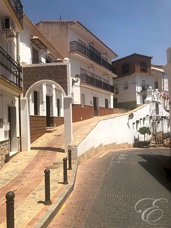 Village House in Periana Ref XL3666 Essential Properties
