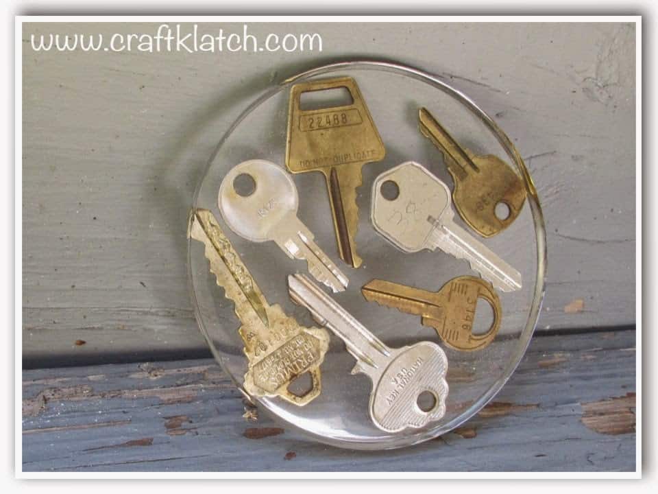 15 Unconventional DIY Projects Made With Old Keys
