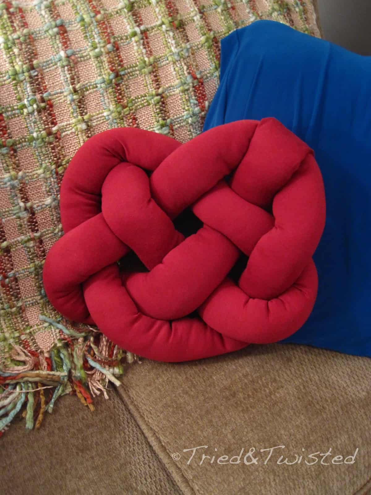 The Hottest Modern Trend DIY Knot Pillows