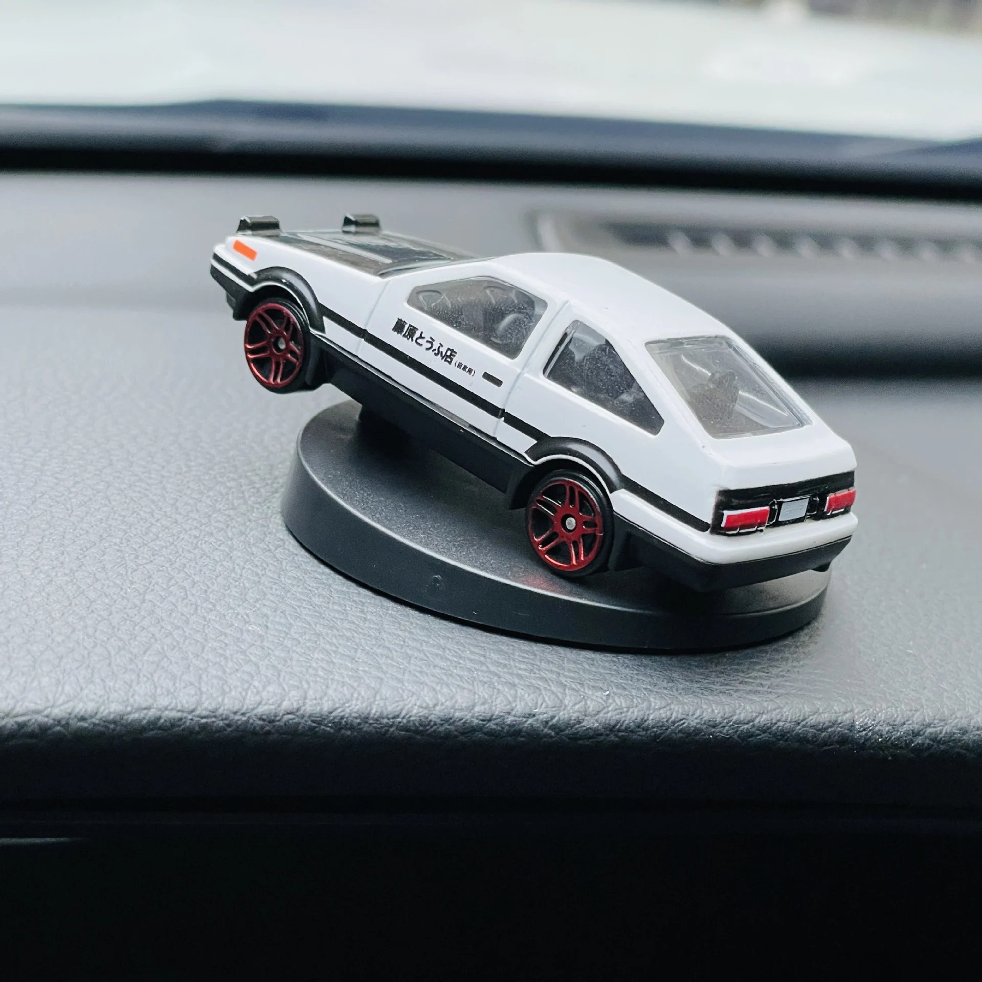 🌟 Alloy Car Model AE86 Drift Tail Spin Car Ornament 🌟