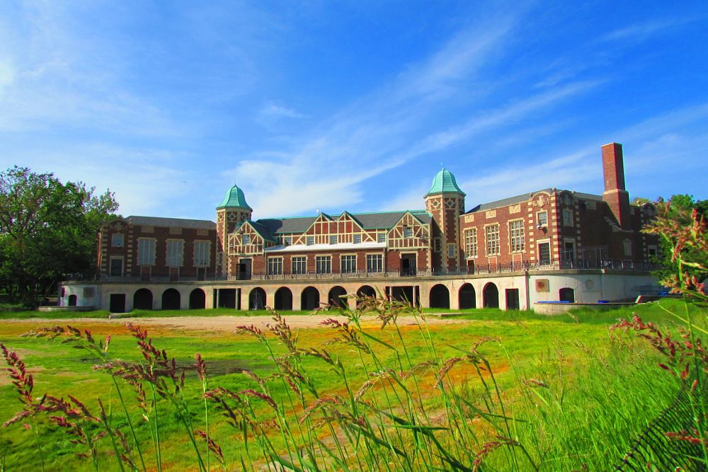 Humboldt Park Field House by Orlando Fonseca on YouPic