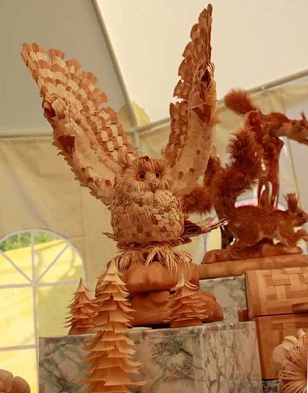 Russian artist creates intricate animals from wood shavings