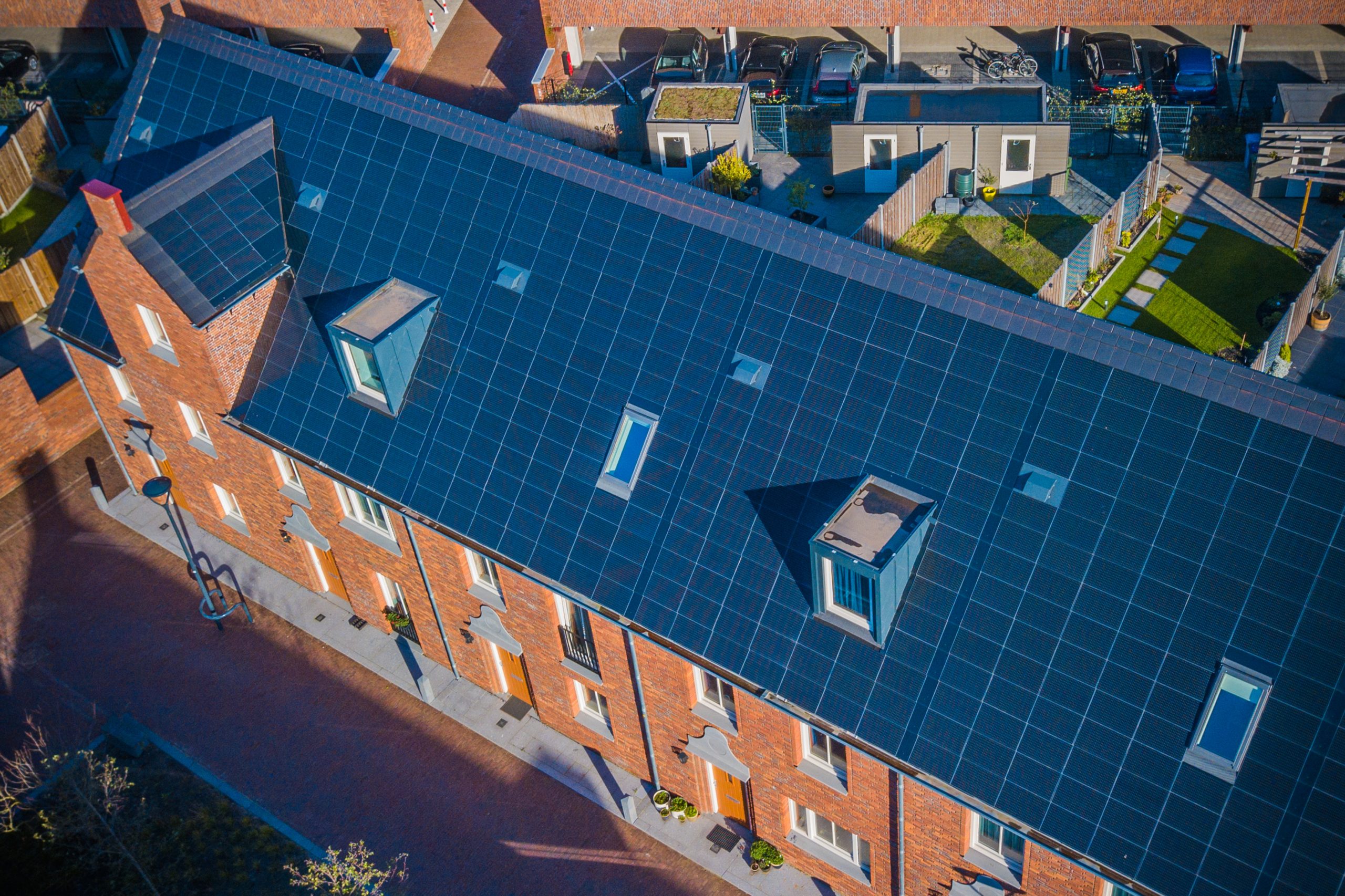 5 Solar Roof Tiles Alternatives to Tesla in 2023