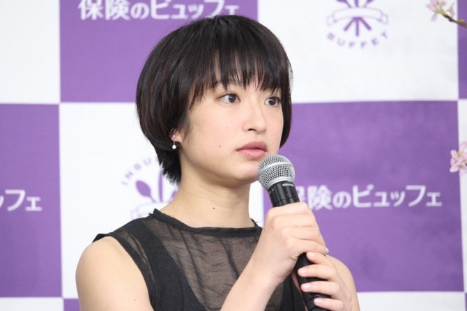 門脇麦が男性を手玉に取る小悪魔女性を熱演！ 「保険のビュッフェ」新CM発表会｜「マイナビウーマン」