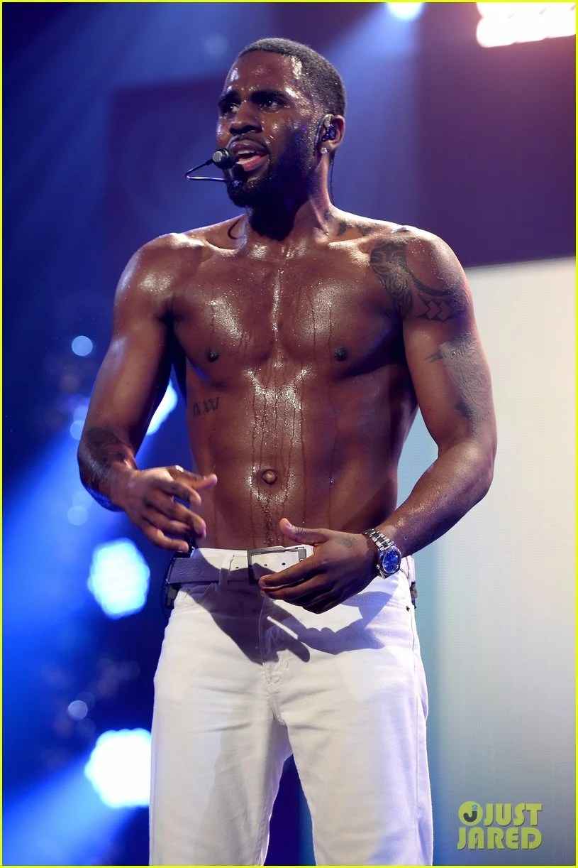 Jason Derulo's Shirtless & Sweaty Abs Made a Splash at Y100's Jingle