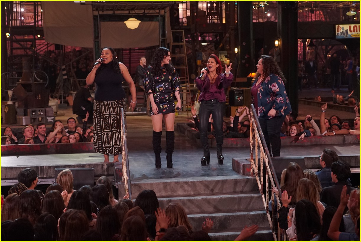 'Rent Live' Original Broadway Cast Sings 'Seasons of Love' During