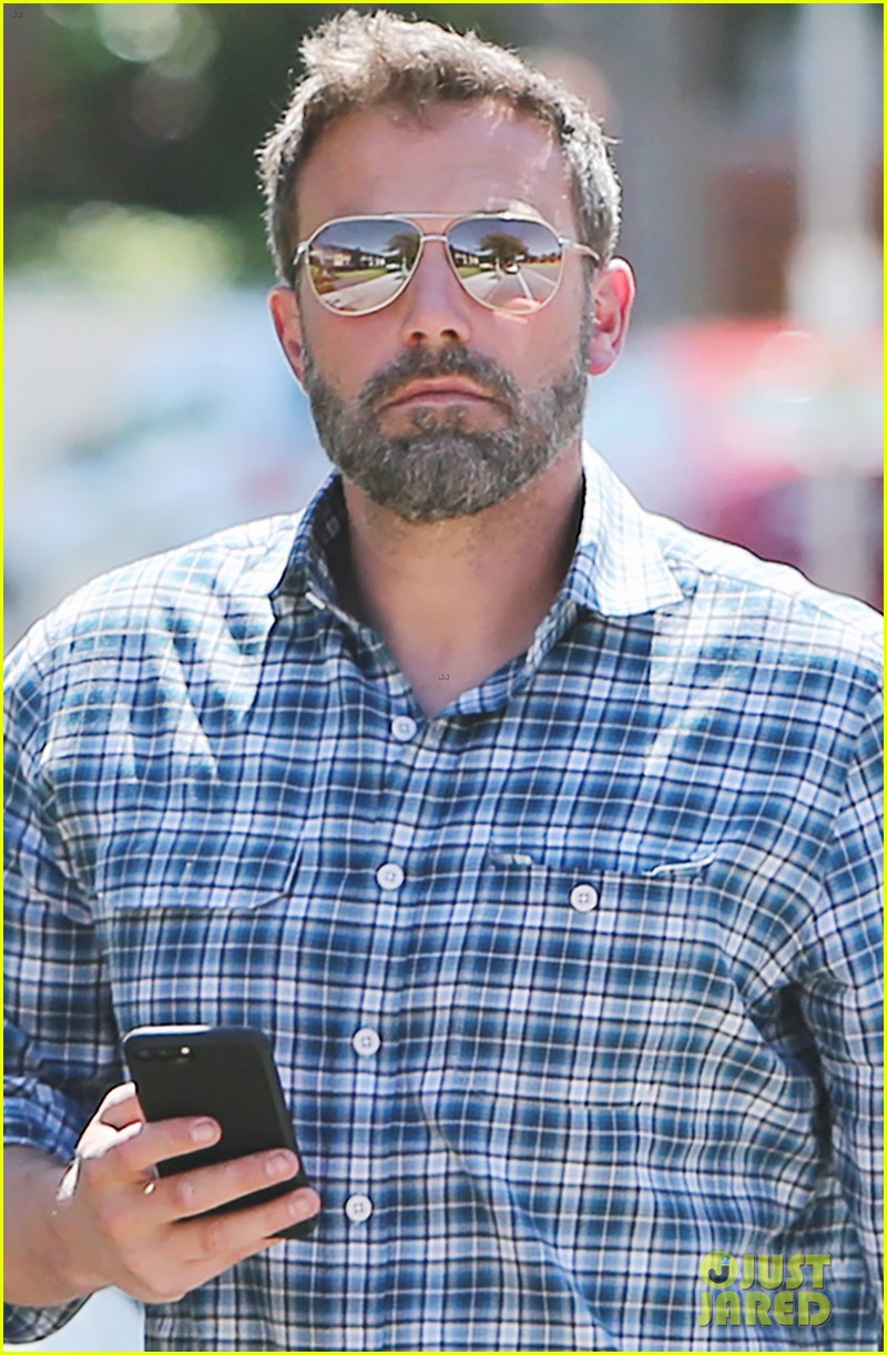 Ben Affleck Looks Handsome Running Errands in Brentwood Photo 4294200