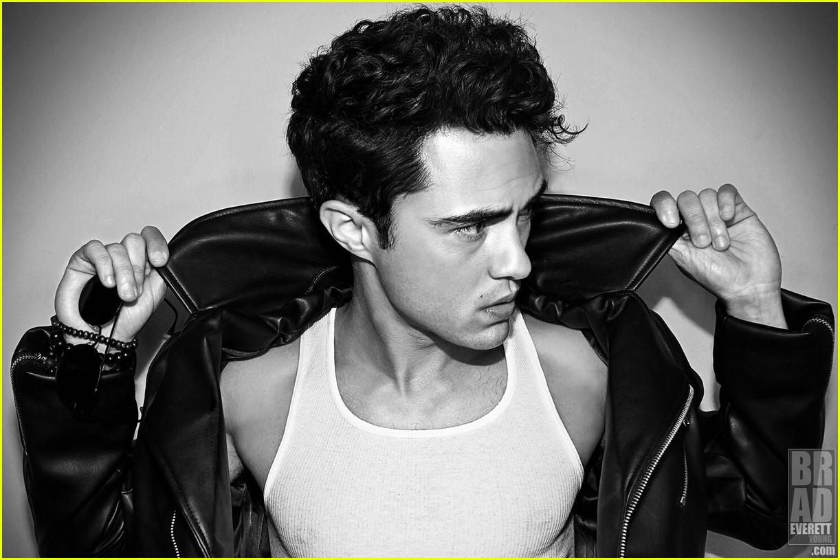 Never Have I Ever's Darren Shows Off His Abs in Hot New Photo(07)