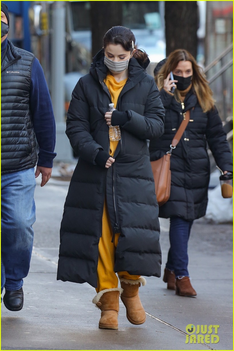 Selena Gomez Bundles Up While Arriving on Set of 'Only Murders In The