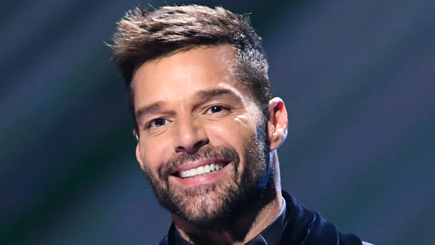 Ricky Martin Bleached His Beard & Looks So Different Now! Ricky