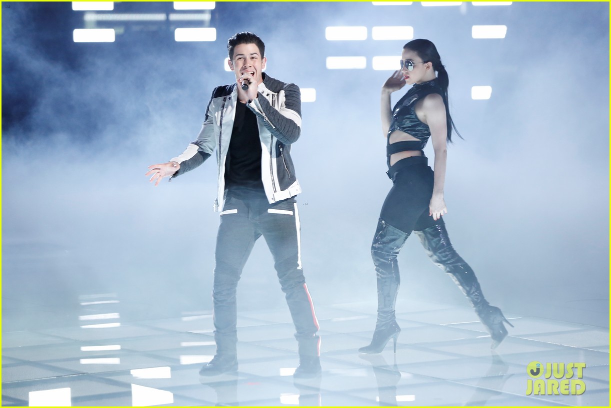 Nick Jonas Performs 'Chains' on 'The Voice' Watch Now! Photo 3347313 Nick Jonas, The Voice