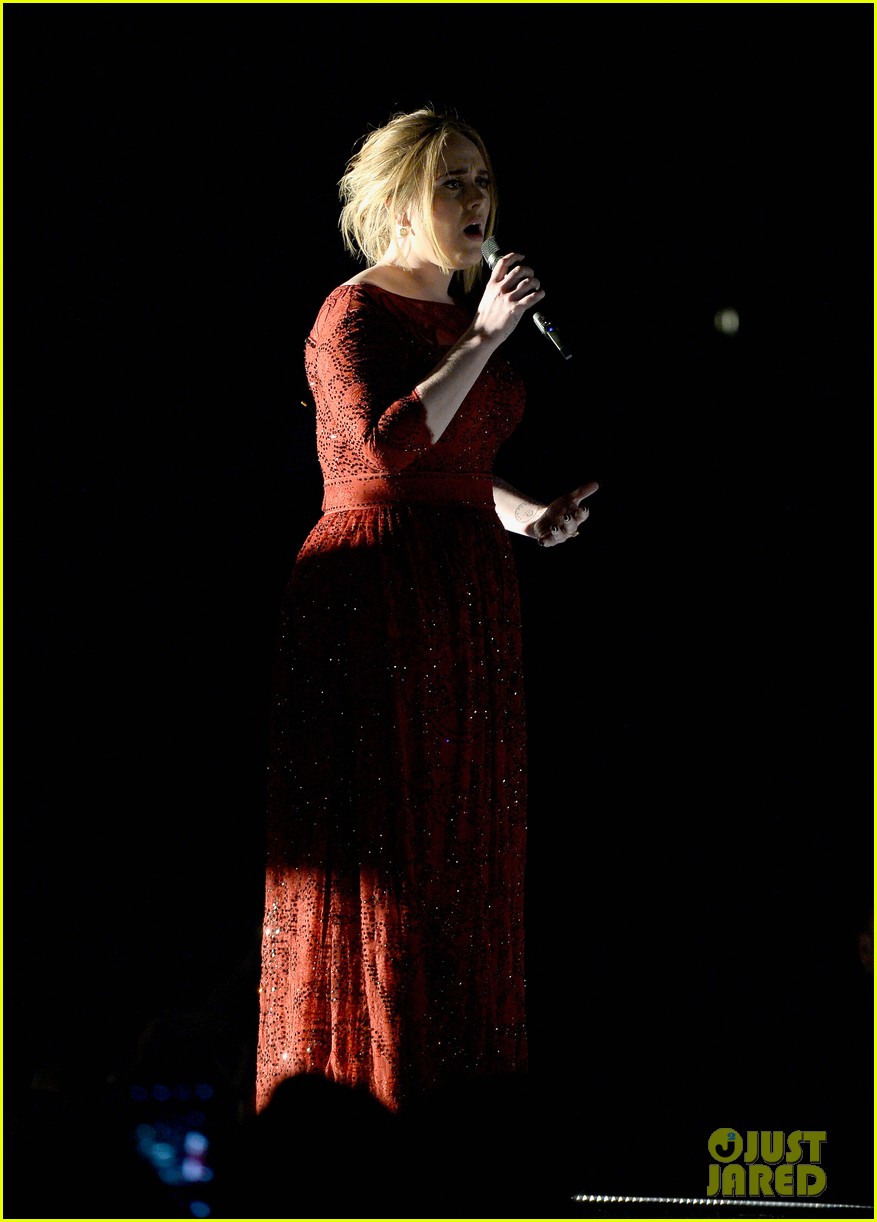 Adele Explains Audio Issues During Grammys 2016 Performance Photo