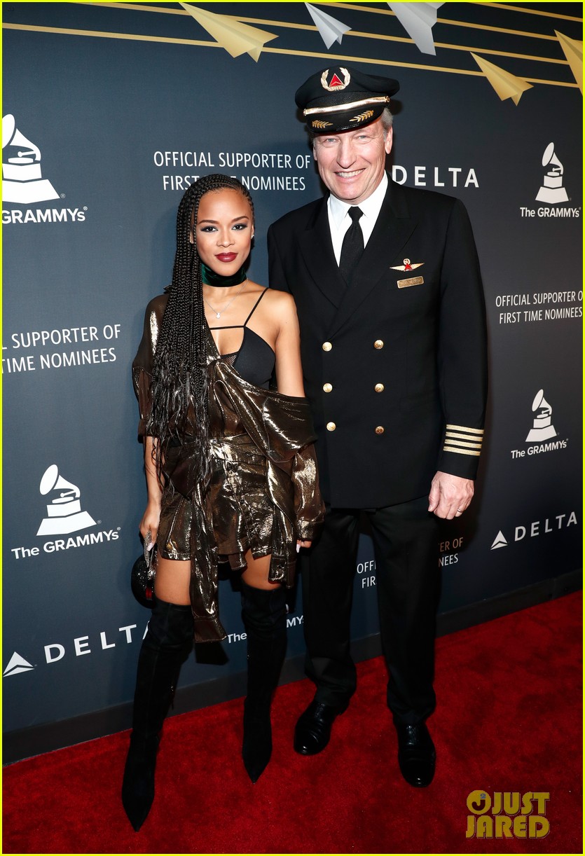 Halsey Suffered a Nip Slip at Delta's PreGrammy Event! Photo 3856793(01)